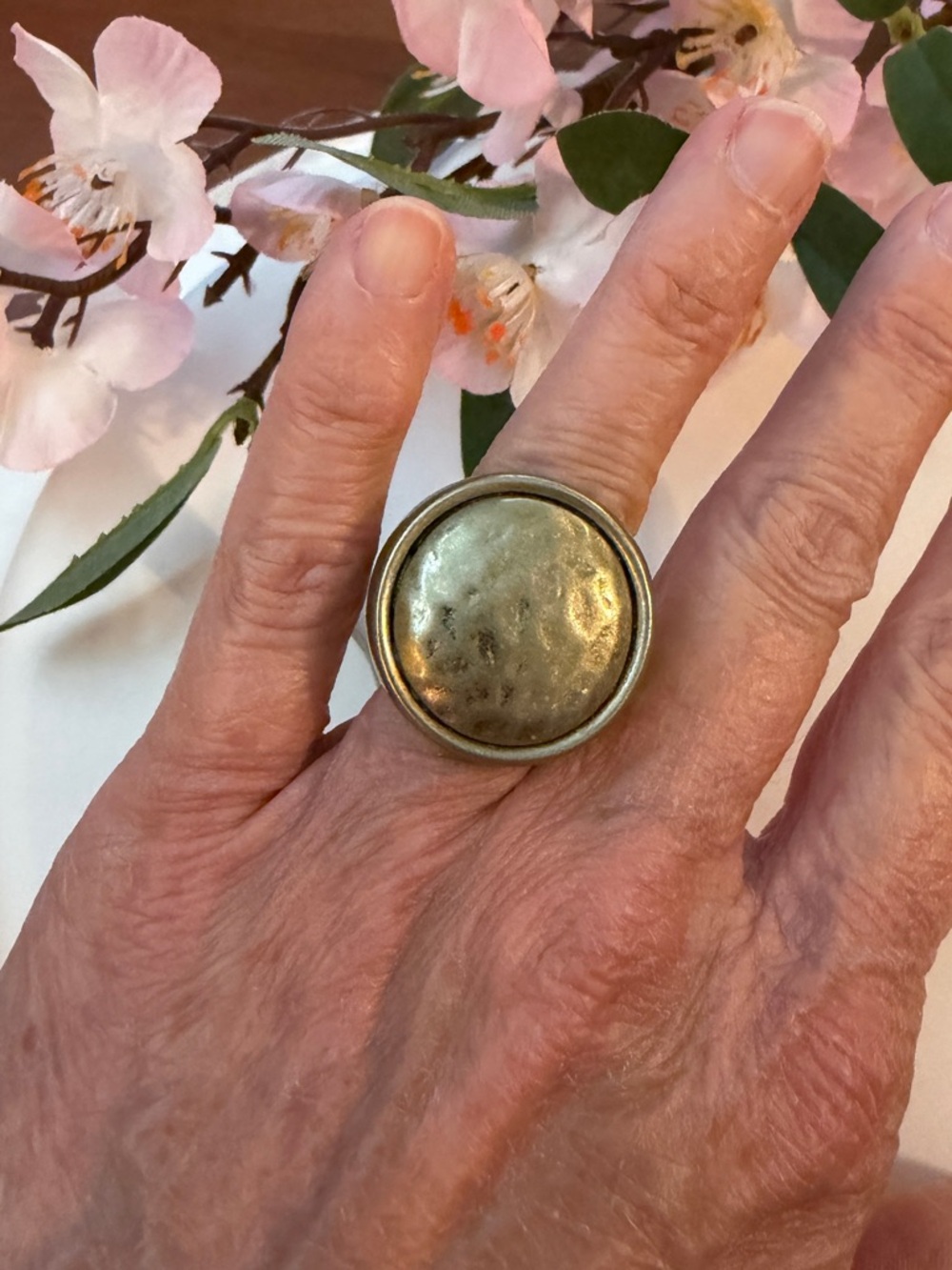 Hammered Round Statement Ring - Gold Tone 🐼